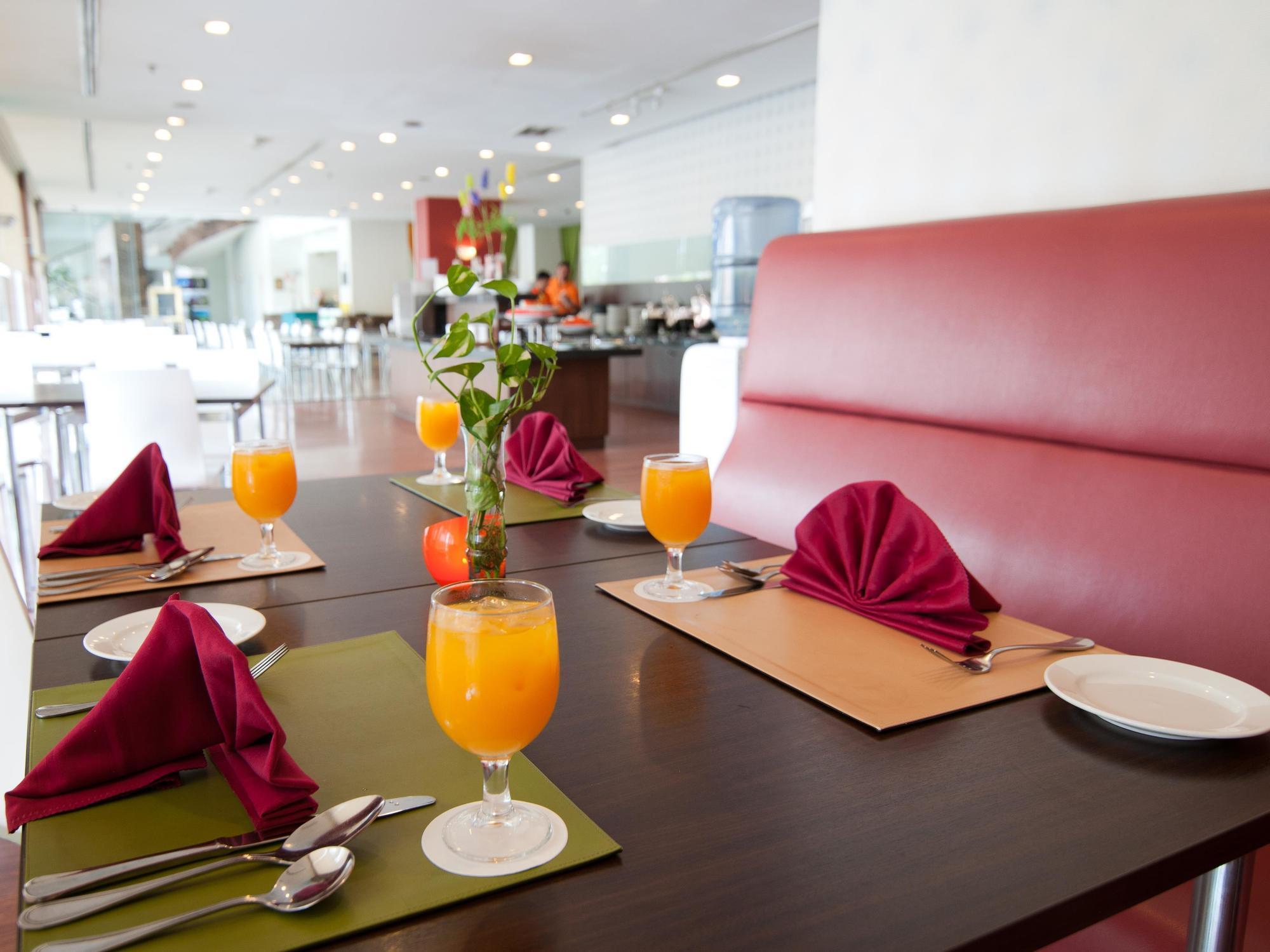 Q Hotel Куала Лумпур Екстериор снимка