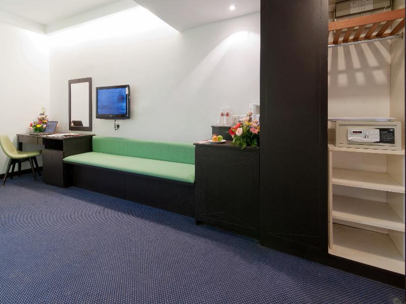 Q Hotel Куала Лумпур Екстериор снимка